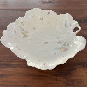 Mikasa Larry Laslo Gentle Breeze B2007 Narumi Ivory Bone China Large Leaf Bowl